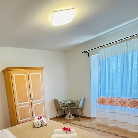 Pensión Le Petite Porto Pozzo