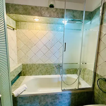 Le Petite Porto Pozzo